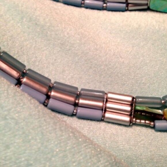 TRIPLE STRAND MOP SILVER DISK BLUE GLASS NECKLACE - Picture 2 of 7